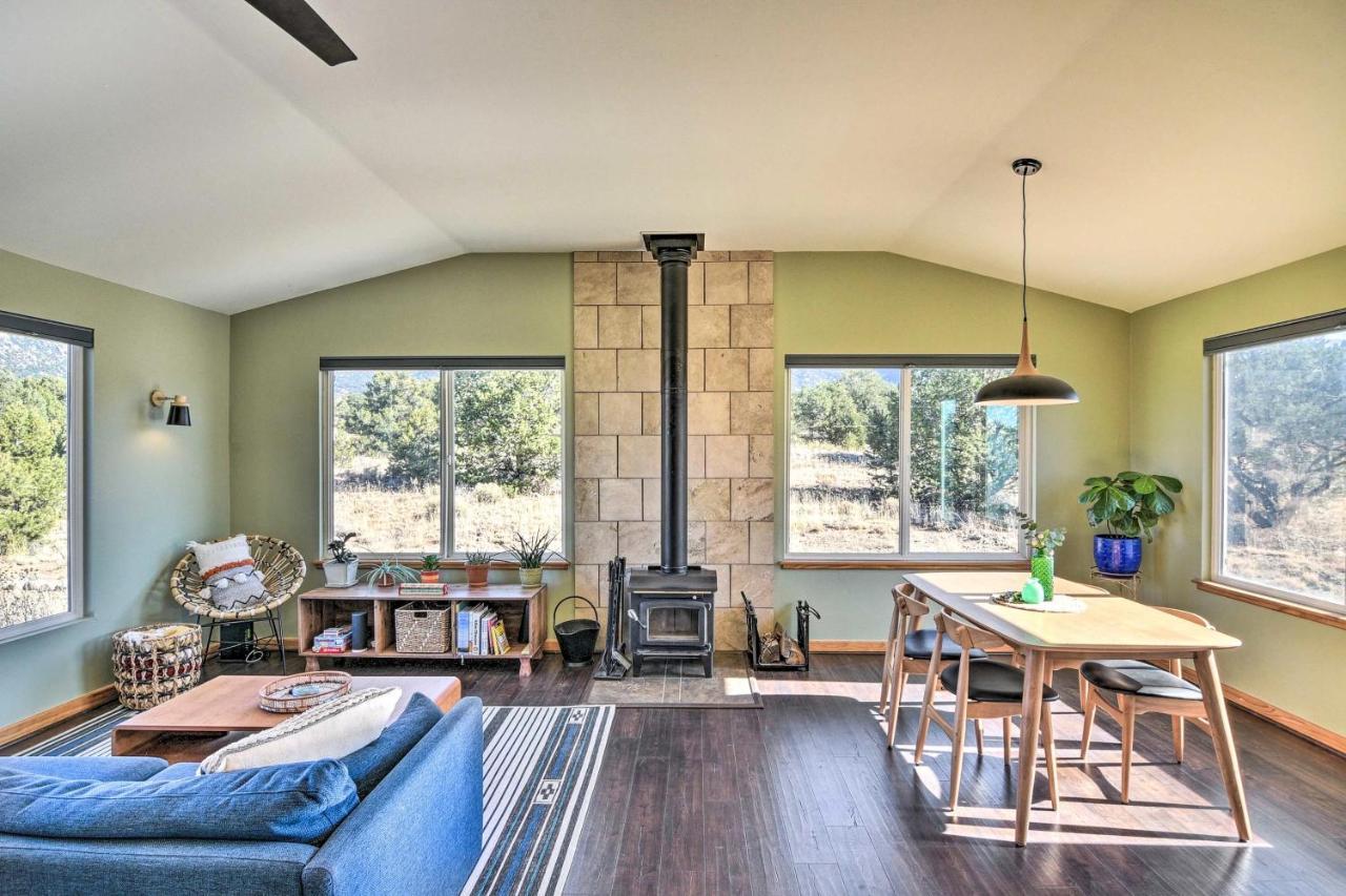فيلا Cozy Remote Retreat • Mountain Views • Stargazing Crestone المظهر الخارجي الصورة