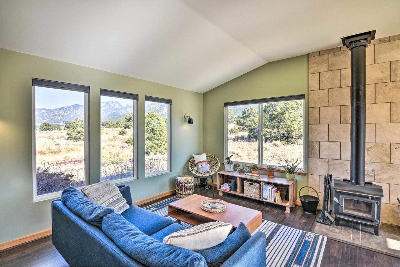 فيلا Cozy Remote Retreat • Mountain Views • Stargazing Crestone المظهر الخارجي الصورة