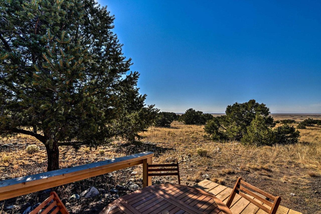 فيلا Cozy Remote Retreat • Mountain Views • Stargazing Crestone المظهر الخارجي الصورة