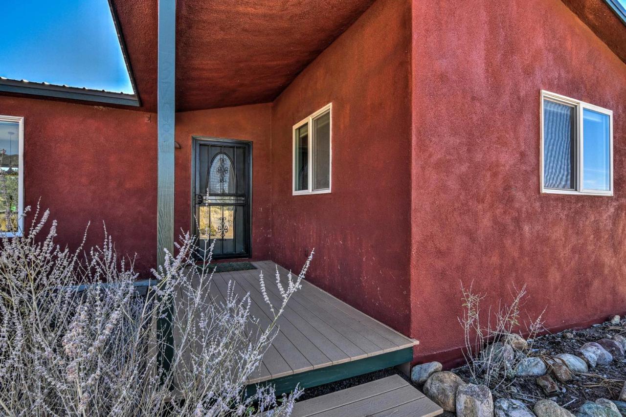 فيلا Cozy Remote Retreat • Mountain Views • Stargazing Crestone المظهر الخارجي الصورة